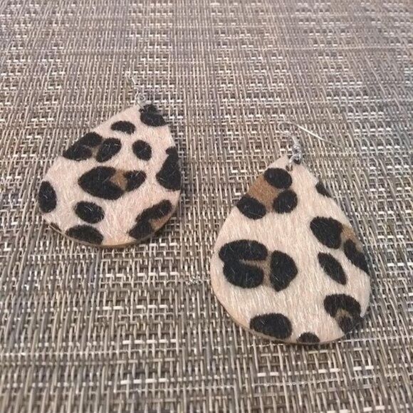 Leopard Print Fur Textured Teardrop Earrings - Picture 2 of 3